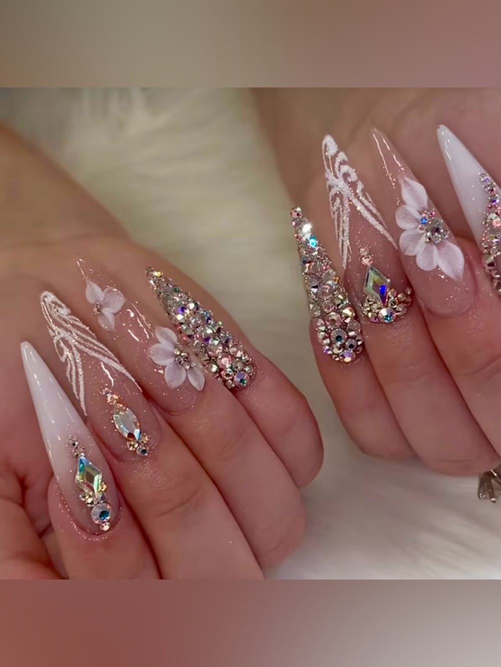 [JUST IN] Rhinestone Floral Pink Press-On Nails - Glam Stiletto Set - Picture 2 of 7